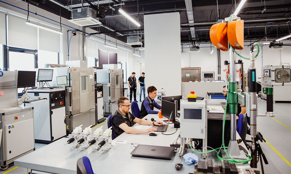 Continental a inaugurat noi laboratoare de testare ศi o parcare ...
