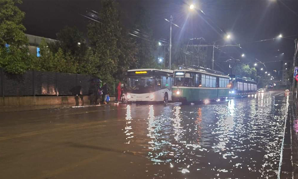 strazi inundate iasi