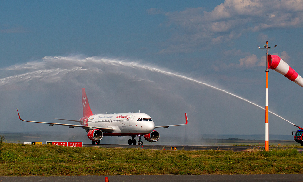 avion animawings aterizare iasi
