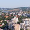 vedere aeriana pacurari cu lac rediu in plan secundar