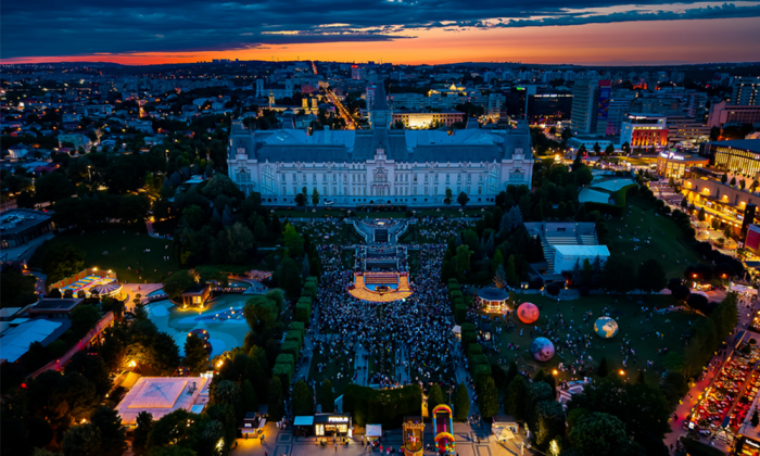 spectacol aniversar Multisenzorial, n grădina Palas