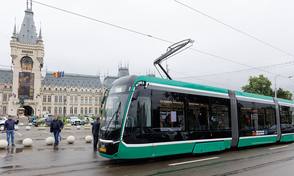 tramvai bozankaya iasi 20 metri