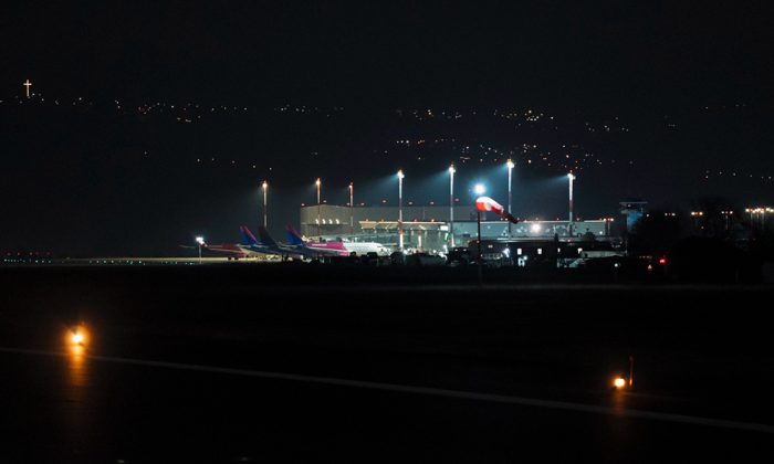 aeroport iasi iluminat