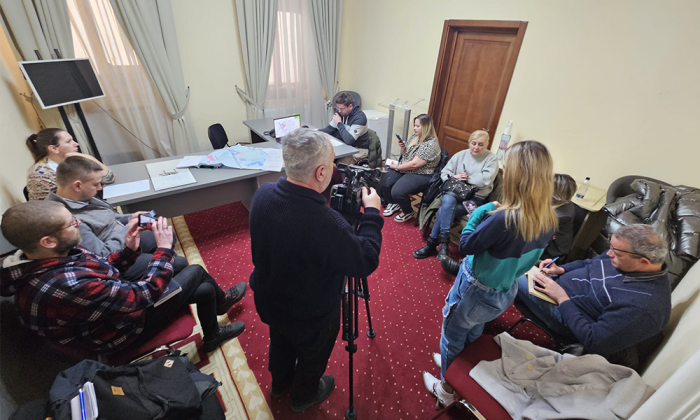 dezbatere-conferinta imobil triumf