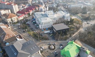 statuie miron costin si teatrul national